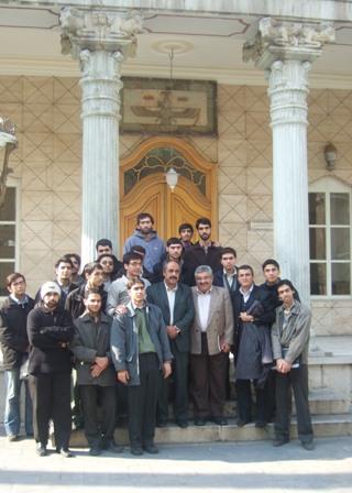 بیان بینش و فلسفه زرتشت در جمع دانشجویان دانشگاه ادیان ومذاهب اسلامی در آدریان تهران